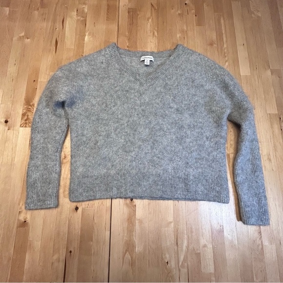 Nordstrom Fuzzy Textured Alpaca Blend Sparkly Gray V-Neck Sweater - Picture 3 of 10
